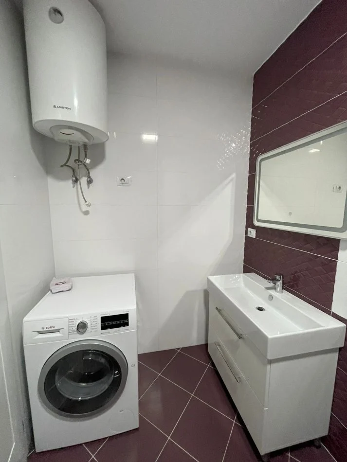 Tirane, jepet me qera apartament 2+1 Kati 21, 2.500 € 