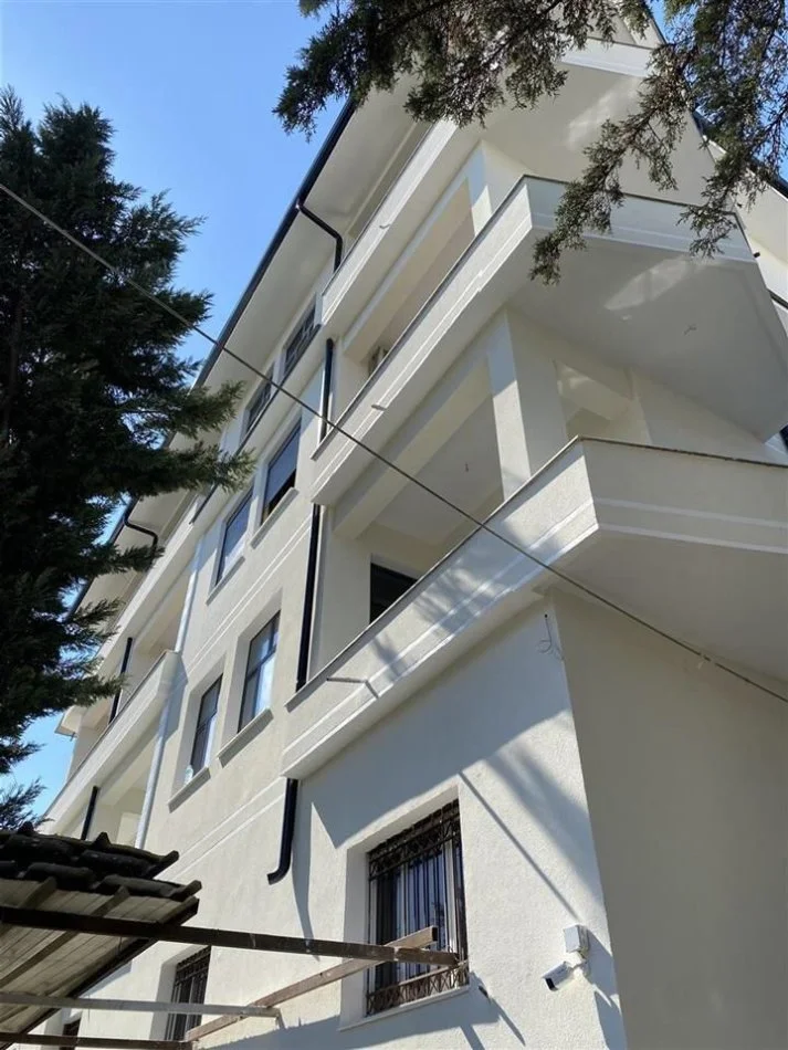 Tirane, jepet me qera Vile , 925 m² 5.000 € (Astir)