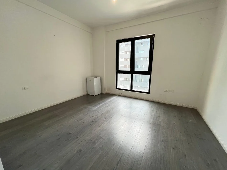Tirane, jepet me qera zyre Kati 3, 133 m² 1.200 € (Rruga e Kavajes)