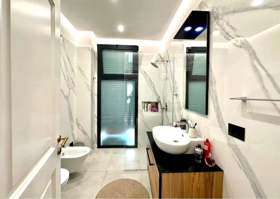 Me Qera: 3+1 +2wc & Verandë e Madhe 📍Sofia Residence - TEG (Perballe) ++2 P.Parkimi | Modern Design ( 2.500 €/muaj )