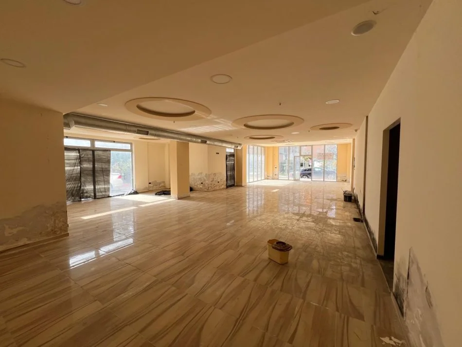 Tirane, jepet me qera ambjent biznesi Kati 0, 170 m² 550 € (Fresk)