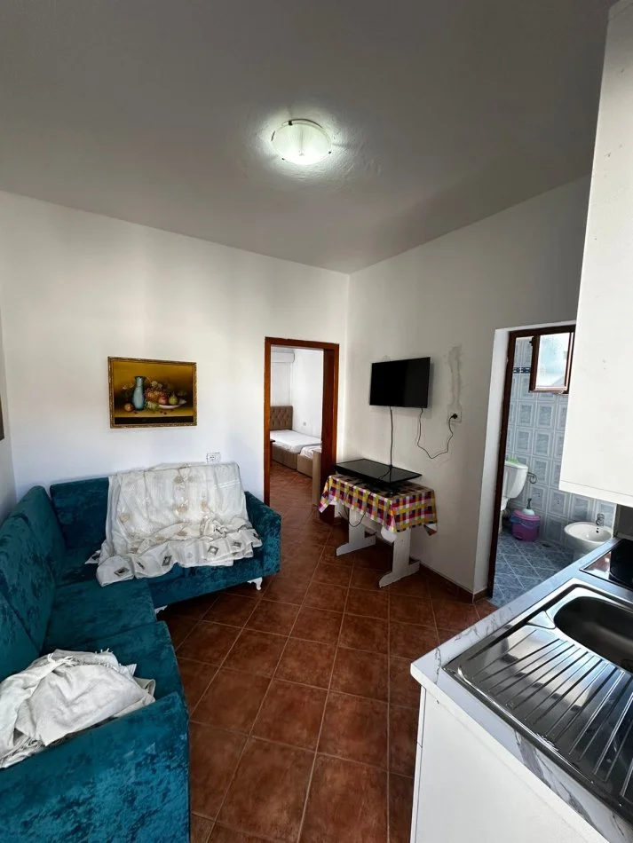 Tirane, jepet me qera apartament 1+1+Ballkon Kati 2, 40 m² 450 € (pallati sportit asllan rusi)