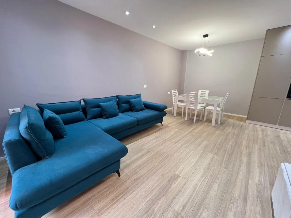 Tirane, jepet me qera apartament 2+1+Ballkon Kati 3, 100 m² 700 € (Spitali Amerikan 3)