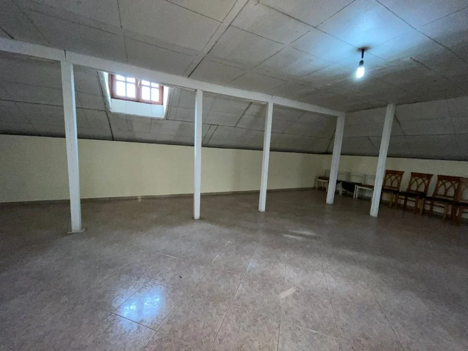 Tirane, jepet me qera Vile 5+1+Aneks+Ballkon Kati 1, 711 m² 2.000 € (Selite)