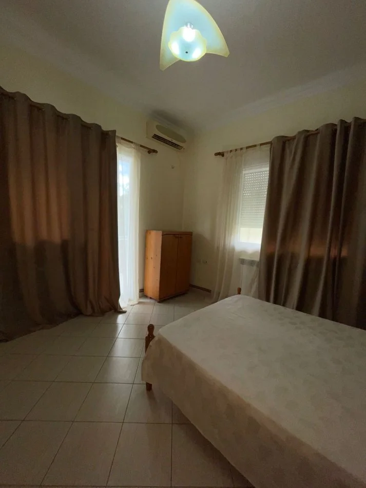 Tirane, jepet me qera Vile 5+1+Aneks+Ballkon Kati 1, 711 m² 2.000 € (Selite)