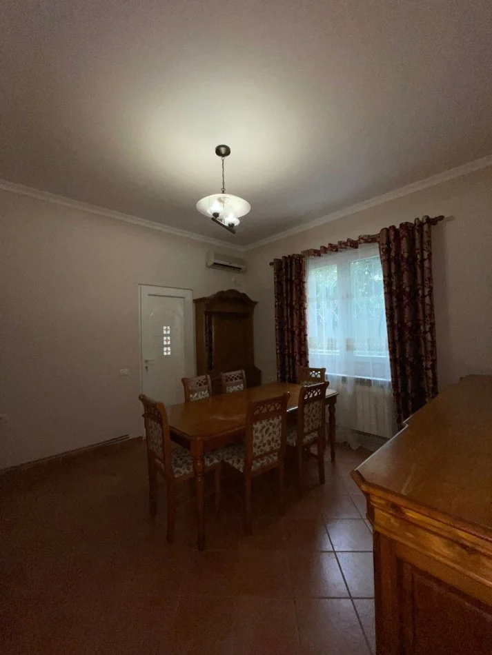Tirane, jepet me qera Vile 5+1+Aneks+Ballkon Kati 1, 711 m² 2.000 € (Selite)