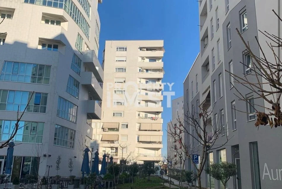 Tirane, jepet me qera ambjent biznesi Kati 2, 22 m² 200 € (21 Dhjetori)