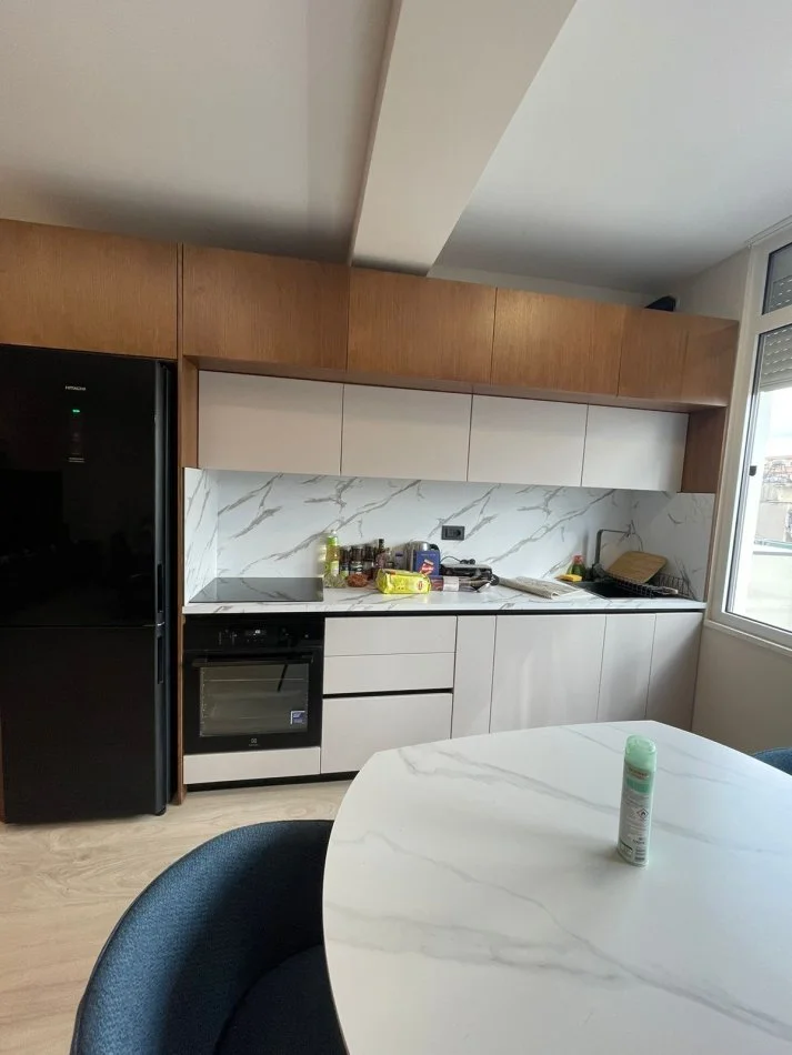 Tirane, jepet me qera 1+1 Kati 6, 850 €