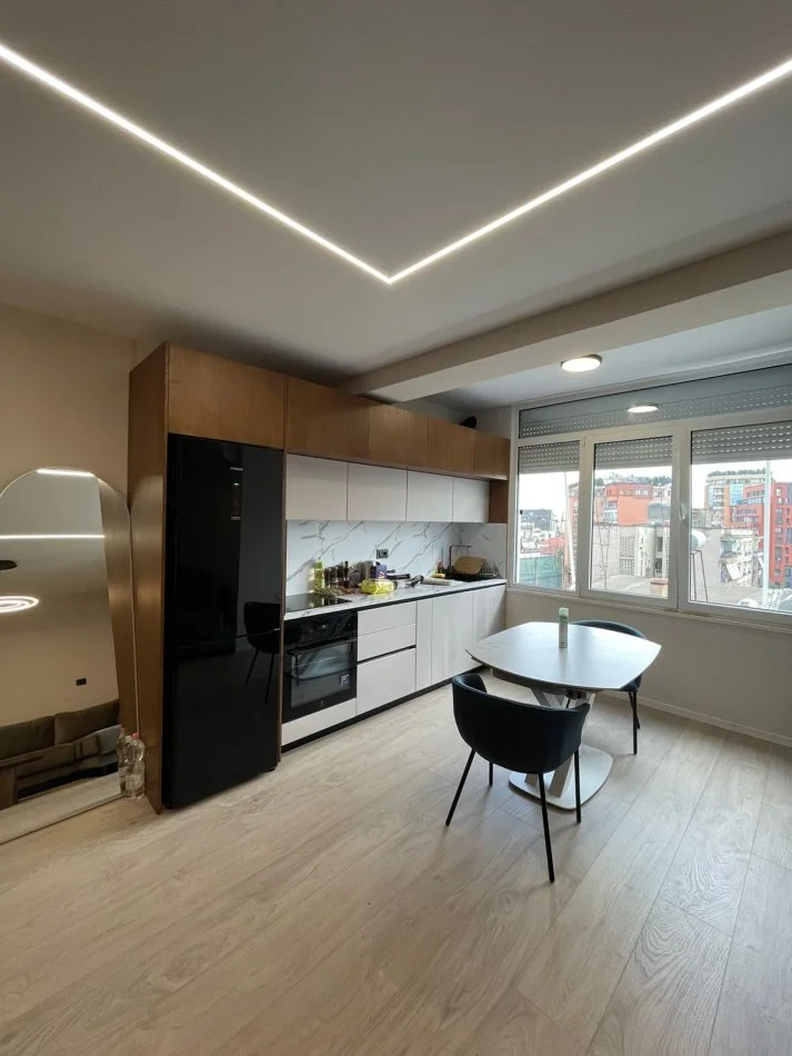 Tirane, jepet me qera 1+1 Kati 6, 850 €