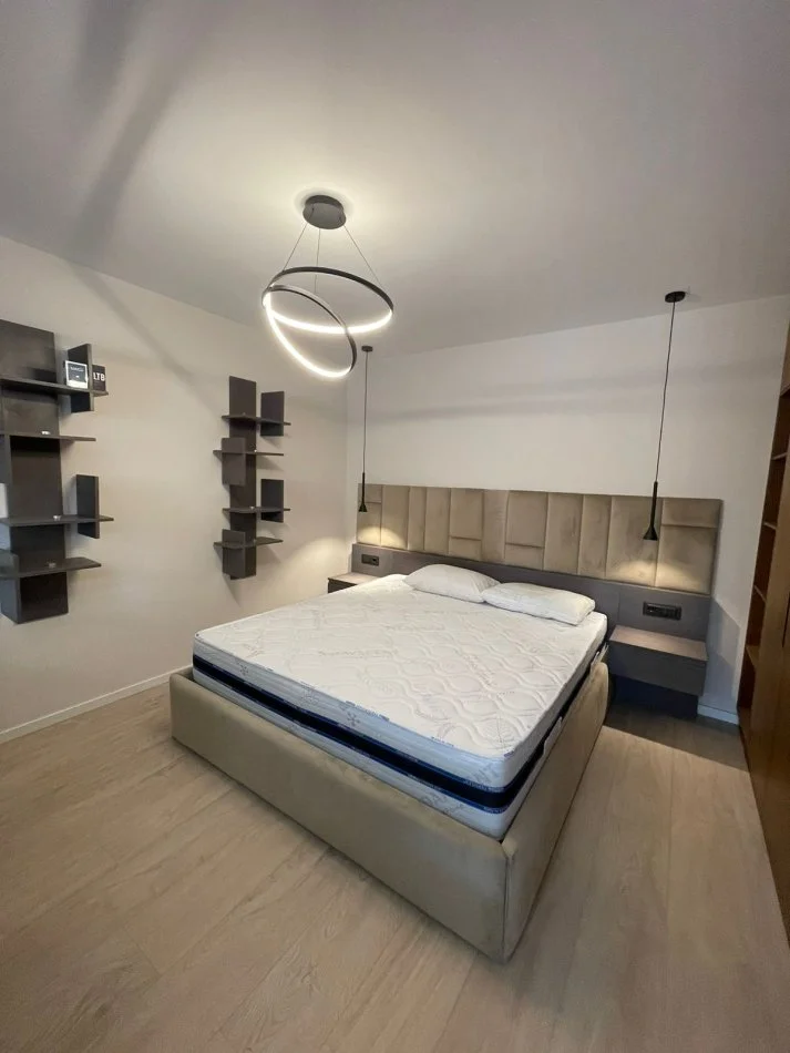 Tirane, jepet me qera 1+1 Kati 6, 850 €