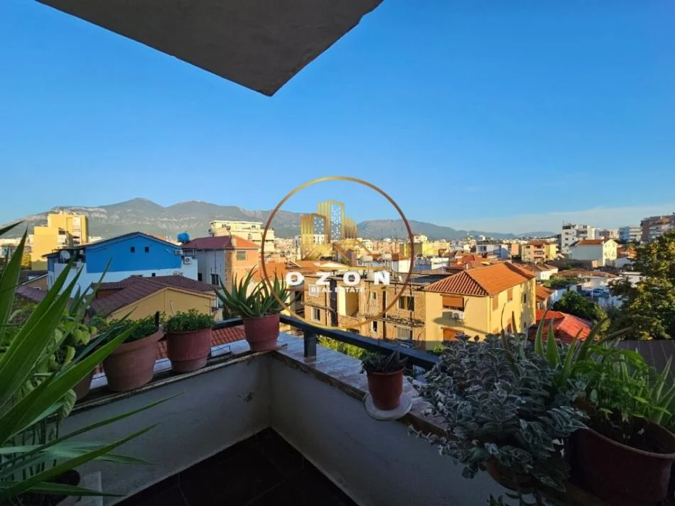 Apartament 2+1+2 për Shitje tek Medreseja!