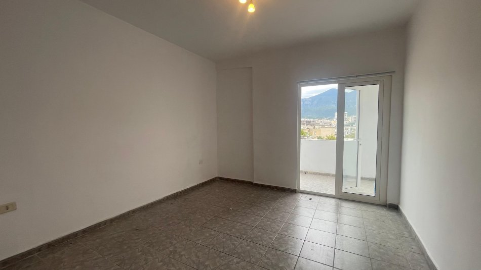 Tirane, shitet apartament 2+1+Ballkon Kati 6, 88 m² 120.000 € (Rruga Bardhyl , Brryli)