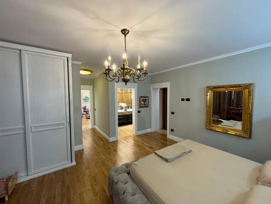 Tirane, shitet apartament 4+1 , 266 m² 750.000 € (SELVIA)