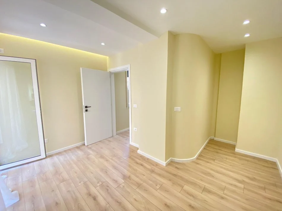 Tirane, shitet apartament 1+1 Kati 2, 55 m² 125.000 € (Komuna e Parisit)