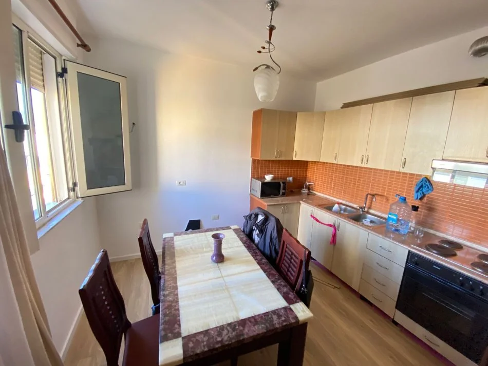 Tirane, shitet apartament 1+1+Ballkon Kati 4, 76 m² 130.000 € (Kodra e Diellit)