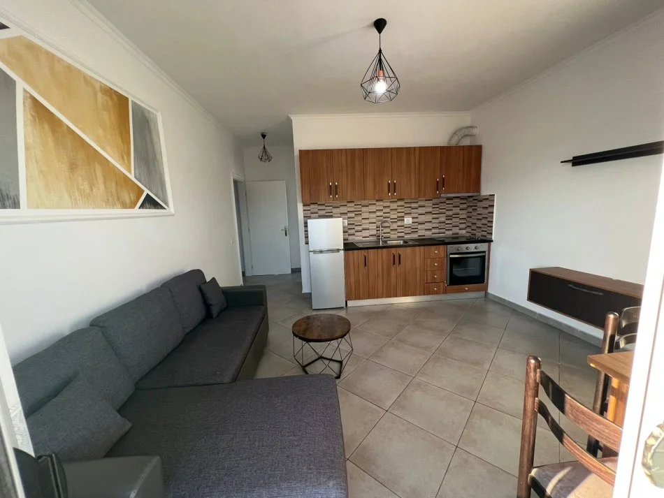 Tirane, jepet me qera apartament 1+1 Kati 7, 66 m² 400 € (rruga tom plezha)