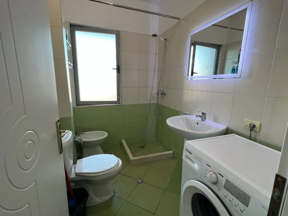 Tirane, jepet me qera apartament 1+1 Kati 7, 66 m² 400 € (rruga tom plezha)