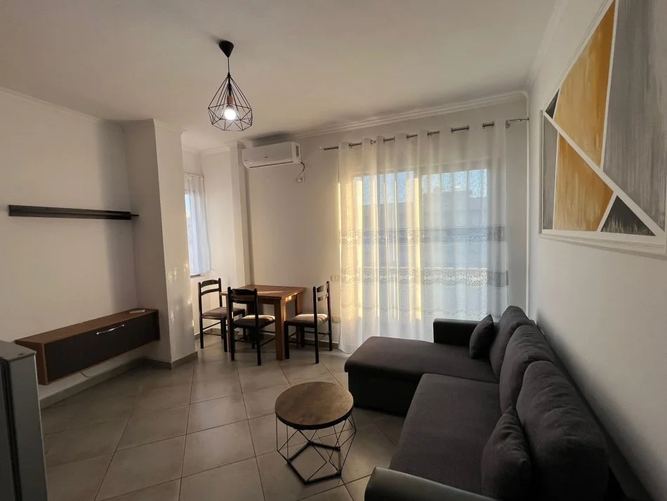 Tirane, jepet me qera apartament 1+1 Kati 7, 66 m² 400 € (rruga tom plezha)
