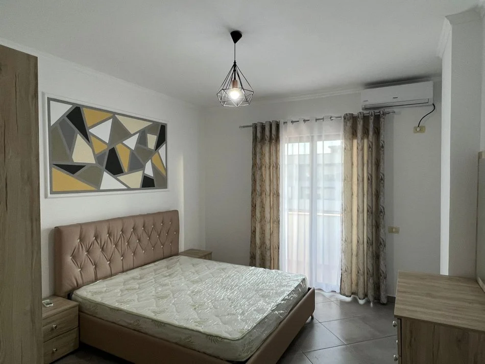 Tirane, jepet me qera apartament 1+1 Kati 7, 66 m² 400 € (rruga tom plezha)