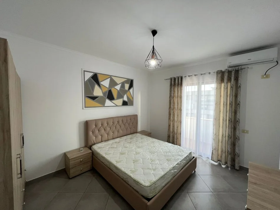 Tirane, jepet me qera apartament 1+1 Kati 7, 66 m² 400 € (rruga tom plezha)