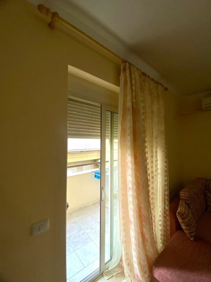 Tirane, jepet me qera apartament 1+1 Kati 4, 530 € 