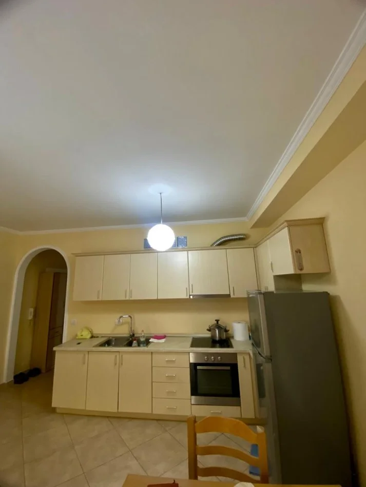 Tirane, jepet me qera apartament 1+1 Kati 4, 530 € 