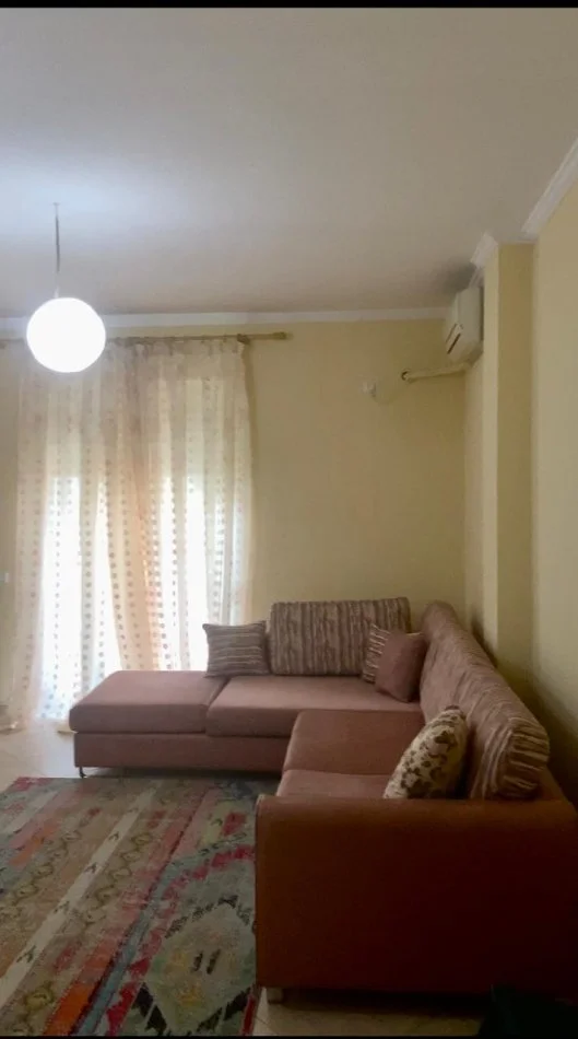 Tirane, jepet me qera apartament 1+1 Kati 4, 530 € 