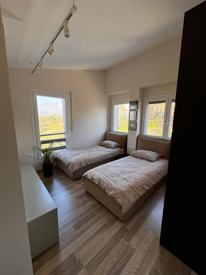 Tirane, shitet apartament 2+1+Ballkon Kati 2, 130 m²  (Long Hill Residence, prane TEG)