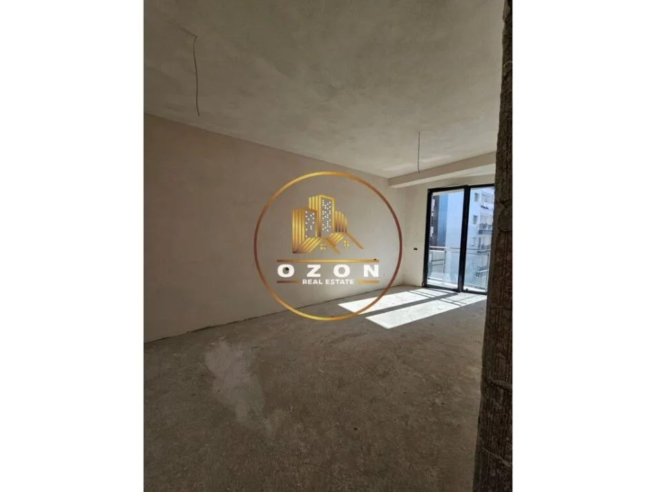 Apartament 1+1 për Shitje pranë Zogut të Zi!