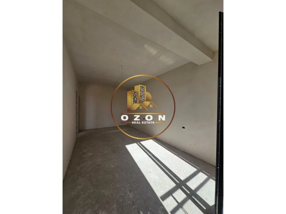 Apartament 1+1 për Shitje pranë Zogut të Zi!