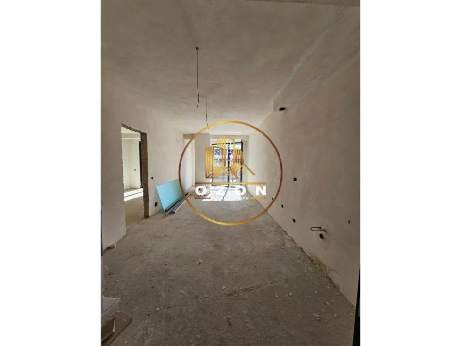 Apartament 1+1 për Shitje pranë Zogut të Zi!