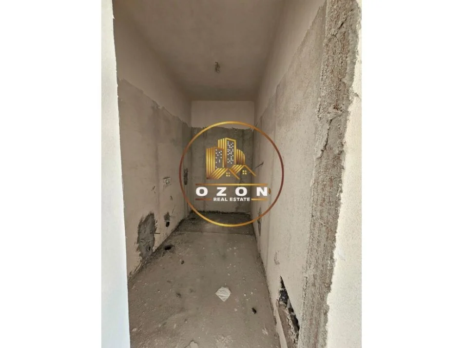 Apartament 1+1 për Shitje pranë Zogut të Zi!