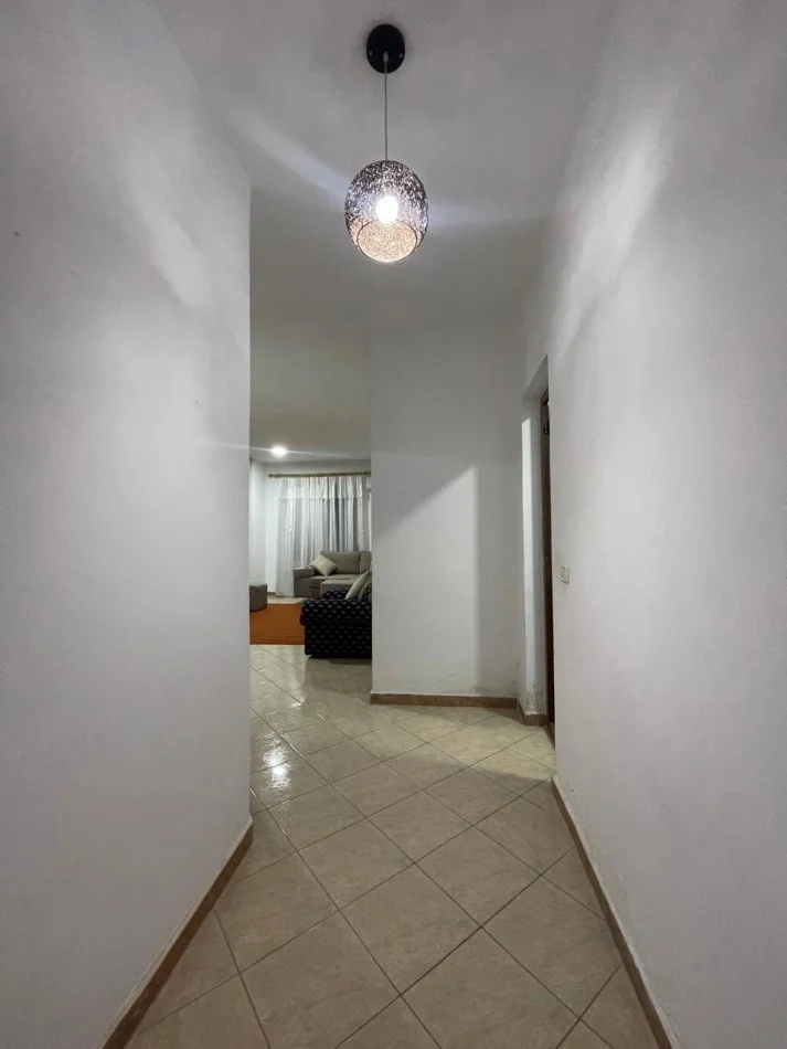 Tirane, jepet me qera apartament 1+1+Ballkon Kati 4, 70 m² 350 € (Bulevardi Migjeni)