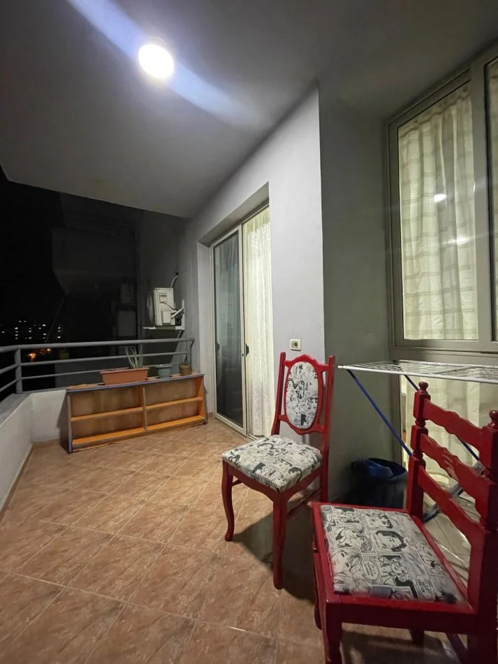 Tirane, jepet me qera apartament 1+1+Ballkon Kati 4, 70 m² 350 € (Bulevardi Migjeni)