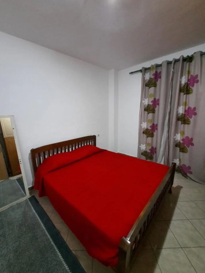Tirane, jepet me qera apartament 1+1+Ballkon Kati 4, 70 m² 350 € (Bulevardi Migjeni)