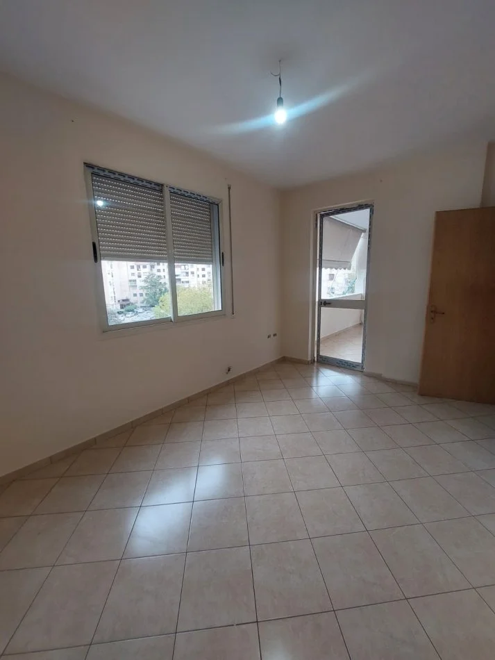 Tirane, jepet me qera apartament 2+1 Kati 3, 90 m² 500 € (DON BOSKO)