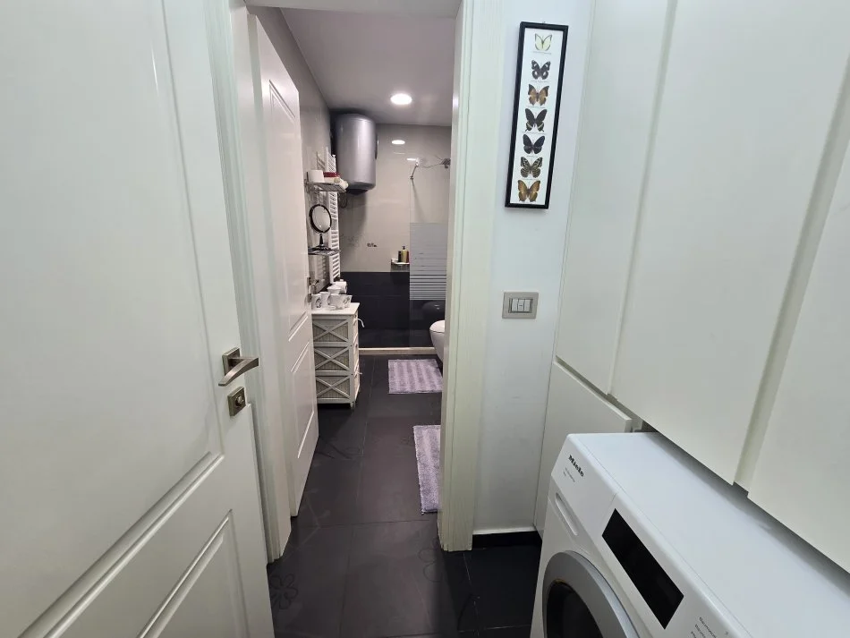 Tirane, jepet me qera apartament 4+1+Ballkon Kati 10, 200 m² 1.500 € (Rruga e Dibres)