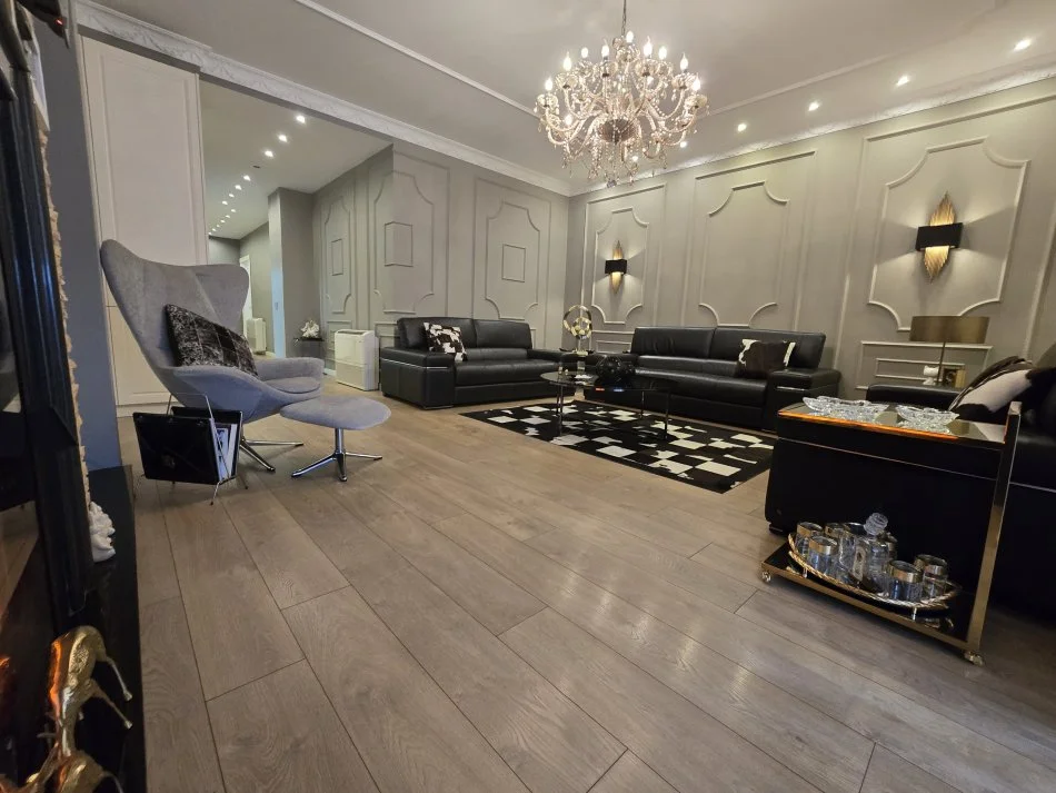 Tirane, jepet me qera apartament 4+1+Ballkon Kati 10, 200 m² 1.500 € (Rruga e Dibres)