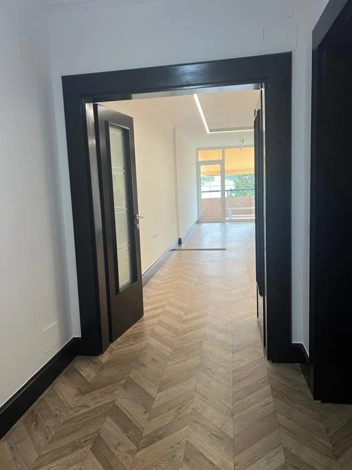 Tirane, jepet me qera zyre Kati 3, 128 m² 1.400 € (Papa Gjon Pali II)