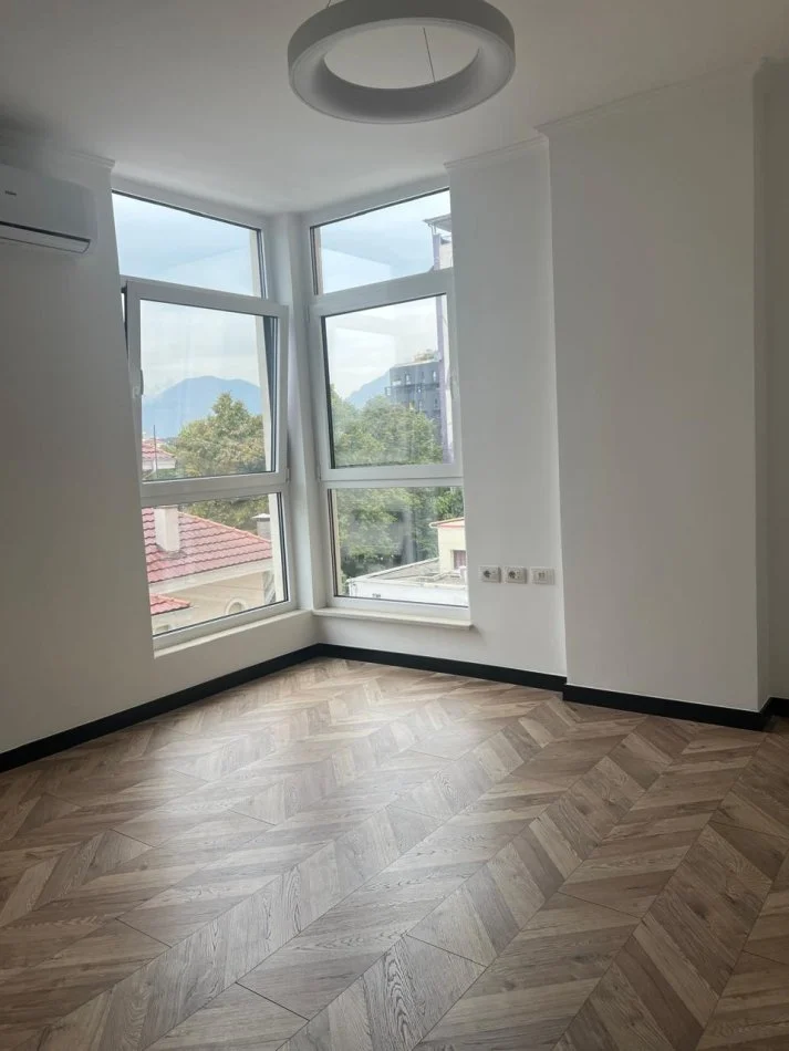Tirane, jepet me qera zyre Kati 3, 128 m² 1.400 € (Papa Gjon Pali II)