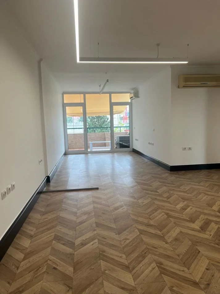 Tirane, jepet me qera zyre Kati 3, 128 m² 1.400 € (Papa Gjon Pali II)