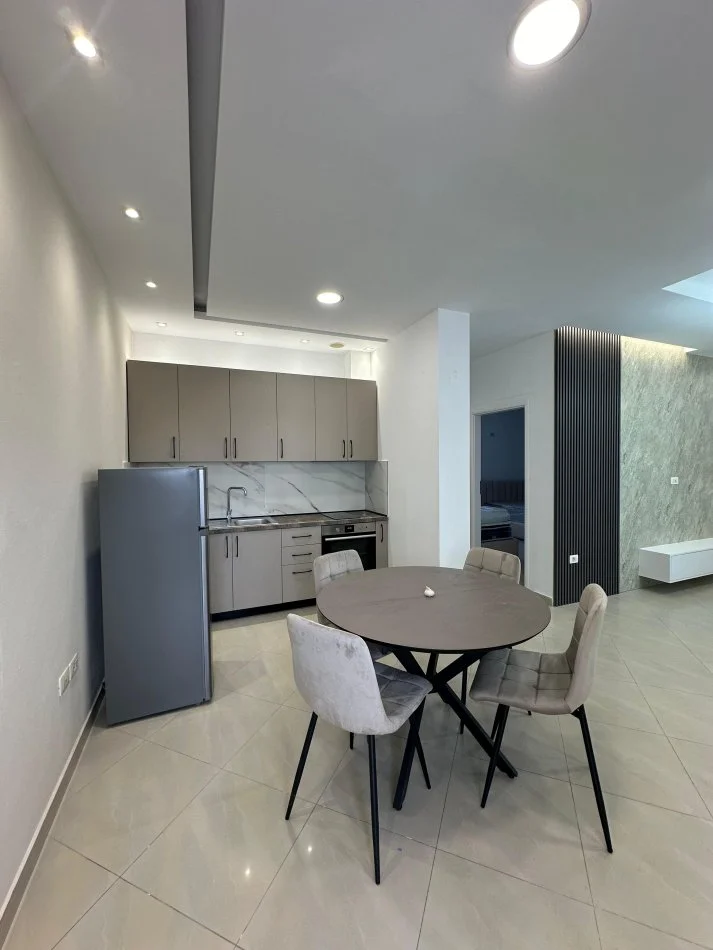 Tirane, jepet me qera apartament 1+1+Ballkon Kati 2, 70 m² 500 € (Jordan Misja)