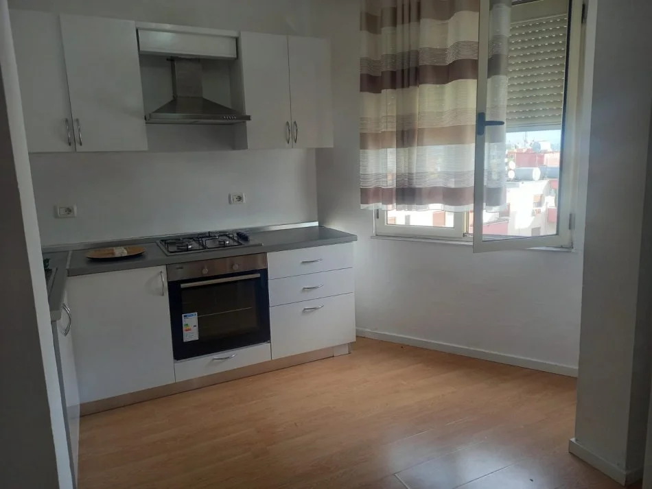 Durres, jepet me qera apartament 1+1 Kati 11, 