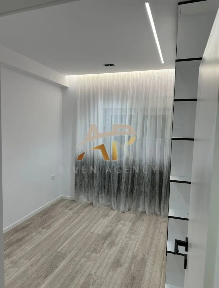 Tirane, jepet me qera shtepi 2+1 Kati 3, 62 m² 800 € (Bllok, tek Libri Universitar)