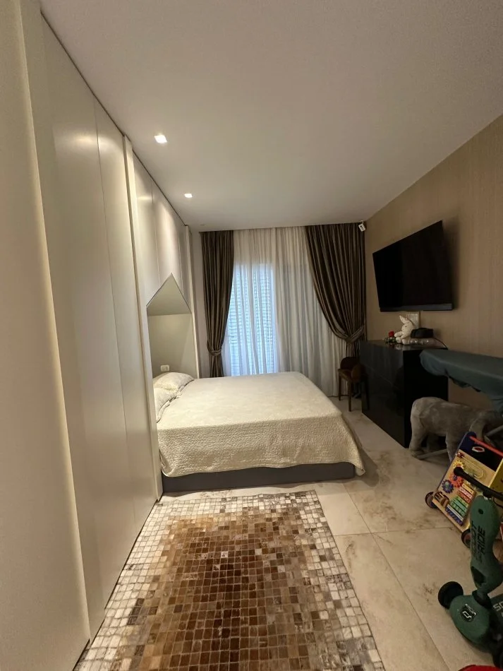 Tirane, shitet apartament 2+1 Kati 1, 117 m² 270.000 € (Liqeni i Thate)