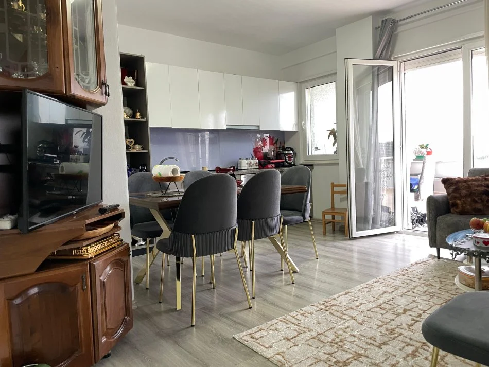 Tirane, shes 2+1+Ballkon Kati 6, 148 m² 155.000 € (Rruga Veli Deni)