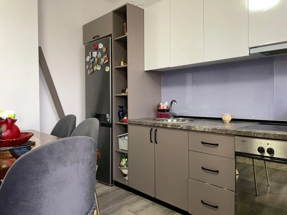 Tirane, shes 2+1+Ballkon Kati 6, 148 m² 155.000 € (Rruga Veli Deni)