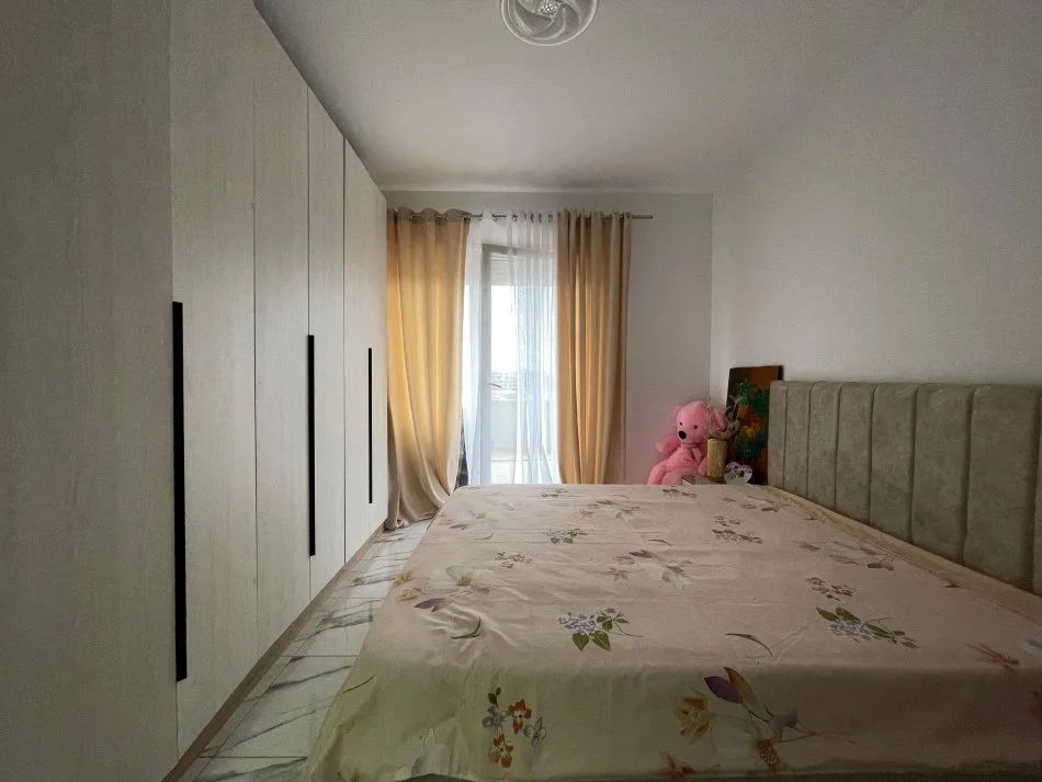 Tirane, shes 2+1+Ballkon Kati 6, 148 m² 155.000 € (Rruga Veli Deni)