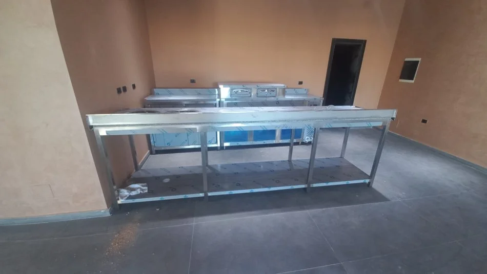 Tirane, jepet me qera lokal Kati 0, 135 m² 1.000 € (afer spitalit Amerikan 2)