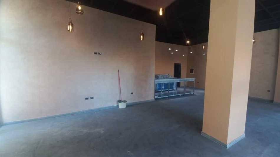 Tirane, jepet me qera lokal Kati 0, 135 m² 1.000 € (afer spitalit Amerikan 2)